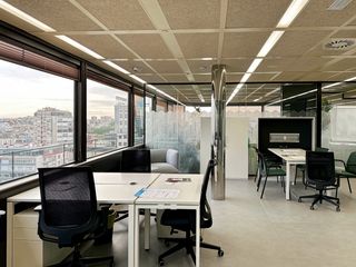 Location Bureau à Paseo de la castellana 81. Oficina privada en alquiler para 4 personas en spaces madrid, pa