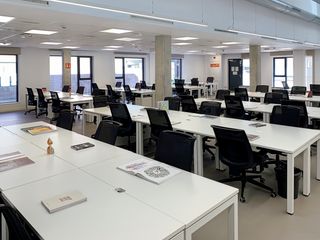 Affitto Ufficio in Passatge mas de roda 6. Únete a un ambiente de coworking colaborativo en spaces barcelon