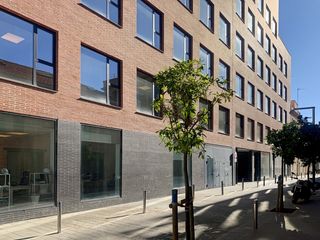 Rent Office space in Passatge mas de roda 6. Oficina privada en alquiler para 1 persona en spaces barcelona,