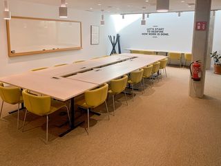 Lloguer Oficina en Passatge mas de roda 6. Oficina privada en alquiler para 5 personas en spaces barcelona,