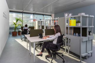 Affitto Ufficio in Vía de los poblados 1. Únete a un ambiente de coworking colaborativo en spaces spaces c