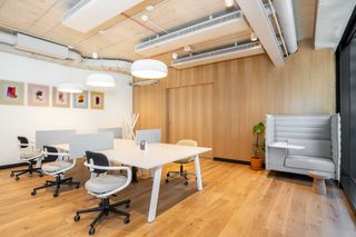 Rent Office space in Avenida de bruselas 7. Únete a un ambiente de coworking colaborativo en spaces madrid,