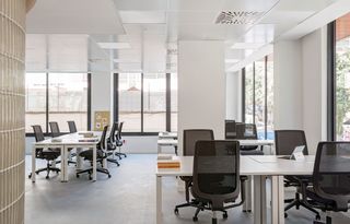 Miete Büro in Carrer de monsenyor palmer 1. Oficina privada en alquiler para 4 personas en spaces spaces pal