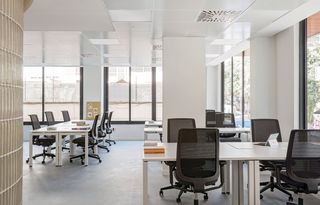 Miete Büro in Carrer de monsenyor palmer 1. Oficina privada en alquiler para 4 personas en spaces spaces pal