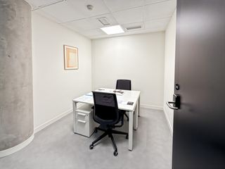 Affitto Ufficio in Calle santa leonor 65. Oficina privada en alquiler para 2 personas en spaces avalon
