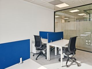 Miete Büro in Pg. de la zona franca 105. Únete a un ambiente de coworking colaborativo en spaces barcelon