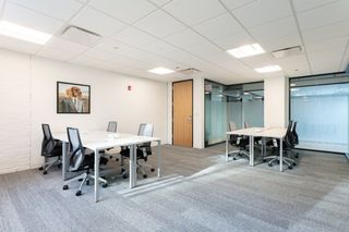 Miete Büro in Passeig joan de borbó 99. Oficina privada en alquiler para 4 personas en spaces barcelona,