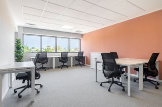 Miete Büro in Street alfonso xii 62. Alquila un gran espacio de oficina para 50 personas en spaces ma