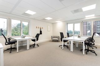 Location Bureau à Plaza de villasís 2. Alquila un gran espacio de oficina para 50 personas en spaces se