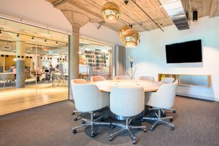 Rent Office space in Avenida diagonal 575. Oficina privada en alquiler para 5 personas en spaces spaces dia
