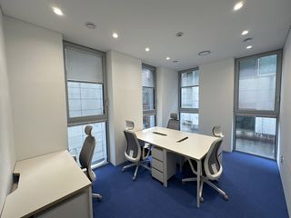 Miete Büro in Travesía de la calle coruña, 4 4. Oficina privada en alquiler para 5 personas en hq vigo, vigo bus