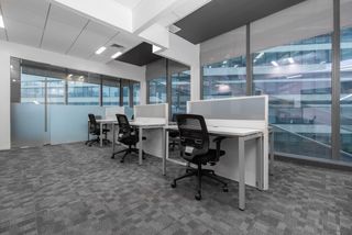 Rent Office space in Calle granada 1 1. Coworking en alquiler  regus sevilla, plaza nueva en city