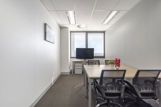 Miete Büro in Calle granada 1 1. Oficina privada en alquiler para 3 personas en regus sevilla, pl
