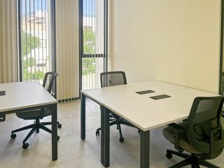 Location Bureau à Plaza tomás de haro 5. Oficina privada en alquiler para 2 personas en regus almeria, ve