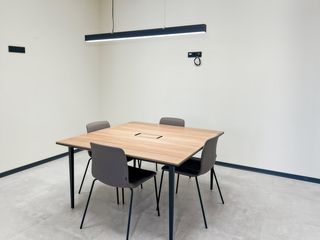 Location Bureau à Plaza tomás de haro 5. Oficina privada en alquiler para 4 personas en regus almeria, ve