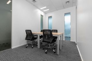 Rent Office space in C.c. ribera del marlin 8. Oficina privada en alquiler para 4 personas en open office cadiz