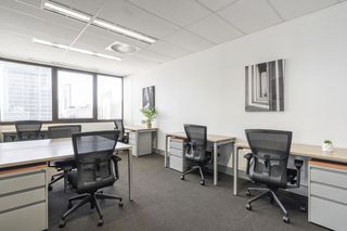 Affitto Ufficio in Carrer la riera, 17-19 17. Alquila un gran espacio de oficina para 50 personas en regus bar