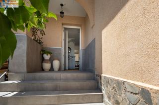 Xalet  Calle tirso de molina. Descubre tu villa de lujo en otura! chalet independiente con pis