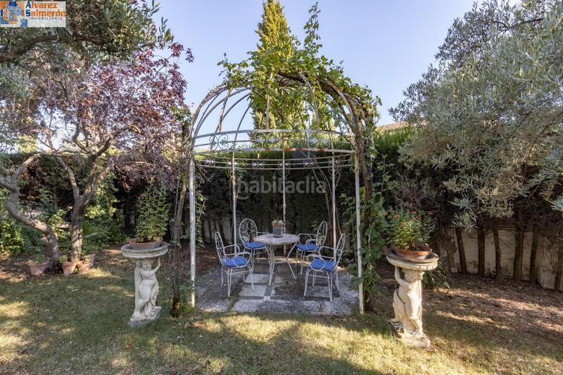 Foto 413c1044-dd21-4416-a8f7-dd3172d5c98f. Chalet magnifico chalet con amplios jardines y piscina en cortijo del aire! en Albolote
