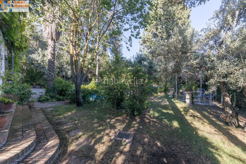 Foto 5d463439-99c4-46d8-af26-44f490993bdc. Chalet magnifico chalet con amplios jardines y piscina en cortijo del aire! en Albolote