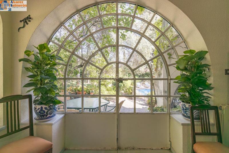 Foto 70b62b2a-3a10-4344-9b43-d8874989f6a1. Chalet magnifico chalet con amplios jardines y piscina en cortijo del aire! en Albolote