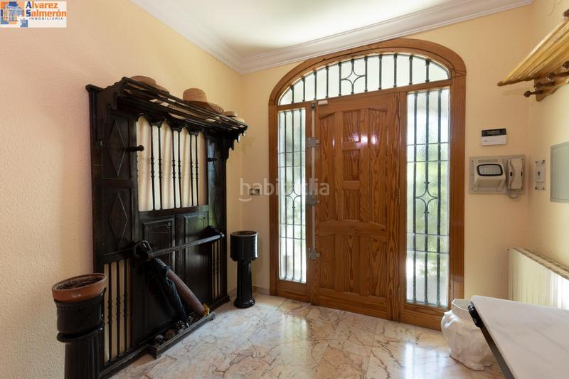 Foto 980ac9a8-7505-48e4-bc61-0f3dac2971e7. Chalet magnifico chalet con amplios jardines y piscina en cortijo del aire! en Albolote