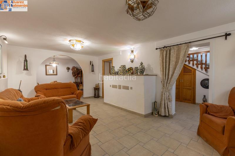 Foto b037e2c7-b553-4e49-8ed5-36db64a770e7. Chalet magnifico chalet con amplios jardines y piscina en cortijo del aire! en Albolote