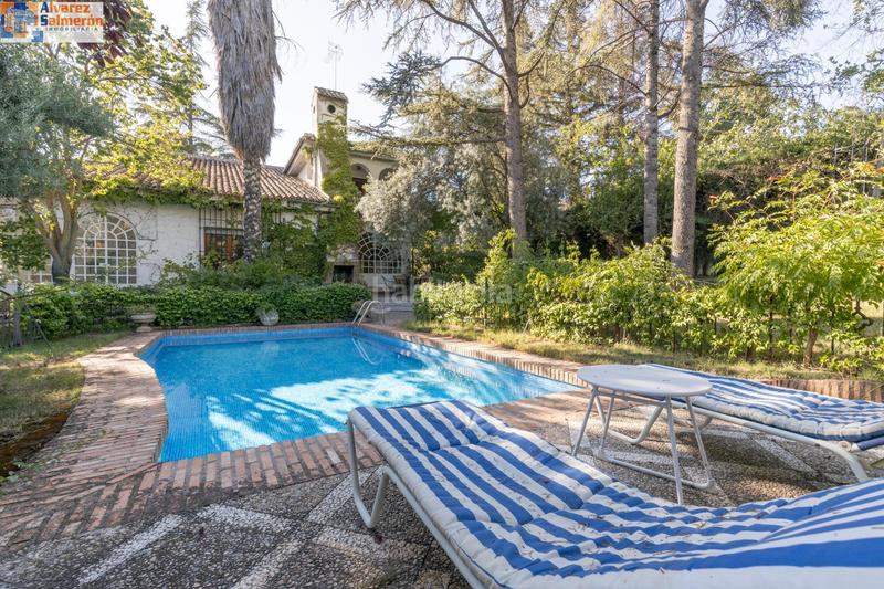 Foto b1942698-c08d-4d2e-828b-09924c9ad8d9. Chalet magnifico chalet con amplios jardines y piscina en cortijo del aire! en Albolote