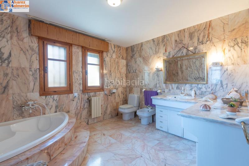 Foto f08c70fd-c27b-48a9-8ec3-648ddf1d9969. Chalet magnifico chalet con amplios jardines y piscina en cortijo del aire! en Albolote