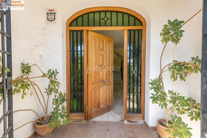 Foto ff68cc13-ae89-437a-a16f-a7b10a032005. Chalet magnifico chalet con amplios jardines y piscina en cortijo del aire! en Albolote