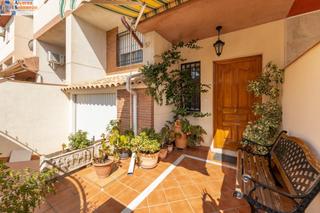 Casa adossada  Calle de maría lejárraga. Se vende excelente chalet en armilla