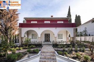 Xalet  Calle huerta de los angeles. Villa en el corazón del realejo de nueva construcción.