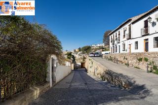 Semi detached house  Carril de la lona. Se ofrece a la venta una extraordinaria casa en uno de los sitio
