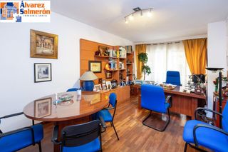 Etagenwohnung  Calle trajano. Gran piso en plaza de menorca con plaza de garaje y trastero.