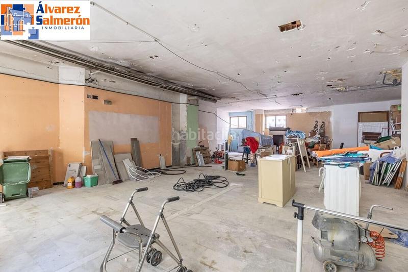 Foto 8d836e47-4a4e-49bb-a959-59b049b0aa66. Alquiler local comercial fantástico local comercial junto a alhamar y nueva de san antón en Granada
