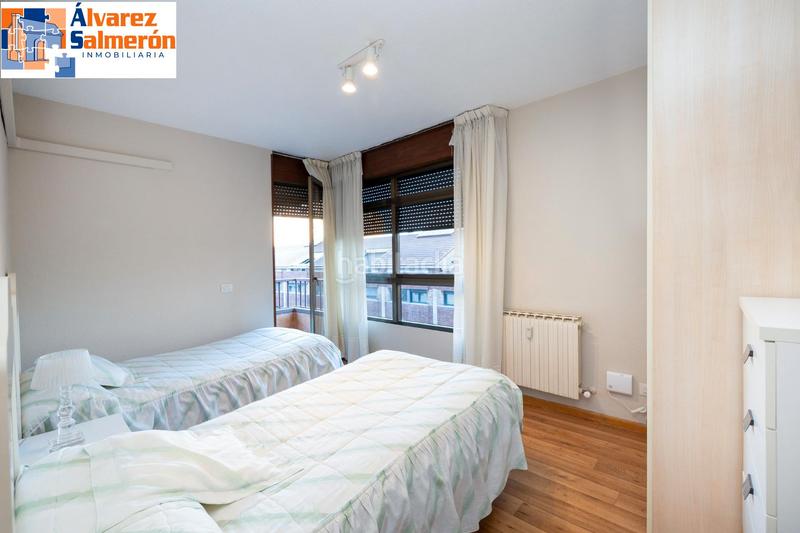 Foto 0d3004a9-181e-46e0-910b-89048c32e284. Piso pisazo en constitucion en Plaza de Toros Granada