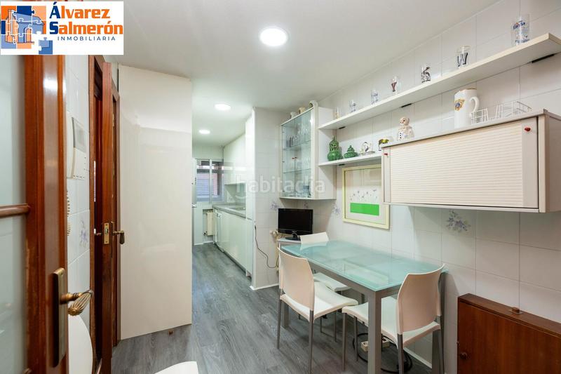 Foto 7847a1f3-b208-4102-b3a7-c125288c6a08. Piso pisazo en constitucion en Plaza de Toros Granada