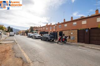 Casa aparellada  Calle francia. Tu hogar ideal en huétor vega: luz, espacio y tranquilidad