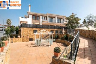 Casa  Avenida loaysa. Villa de lujo en huetor