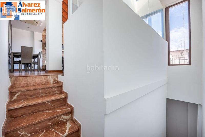 Foto 0099139f-7ae3-4c18-b3d1-a214fc1cc3f0. Ático  dúplex premium en el corazón : lujo, espacio y vistas de ensueño. en Granada