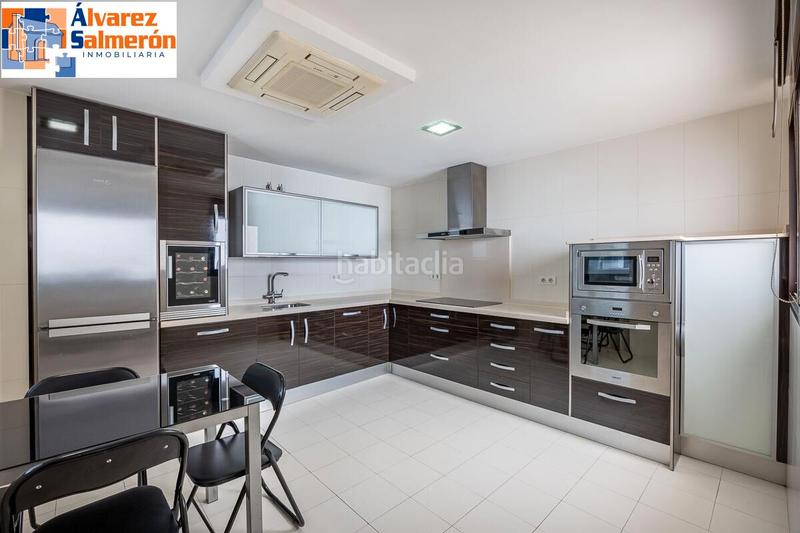 Foto 819a3f31-819c-48df-b775-7e403639fb7b. Ático  dúplex premium en el corazón : lujo, espacio y vistas de ensueño. en Granada