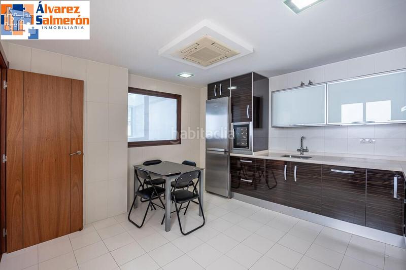 Foto 86fad140-9e9a-4417-9534-83c3ddfb10a8. Ático  dúplex premium en el corazón : lujo, espacio y vistas de ensueño. en Granada