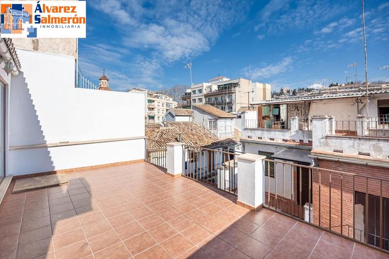 Foto 96c5083e-8bef-4545-ab2e-56c98284e066. Ático  dúplex premium en el corazón : lujo, espacio y vistas de ensueño. en Granada