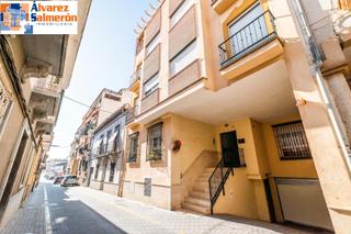 Pis  Calle marqus. oportunidad nica! piso en venta con patio y garaje