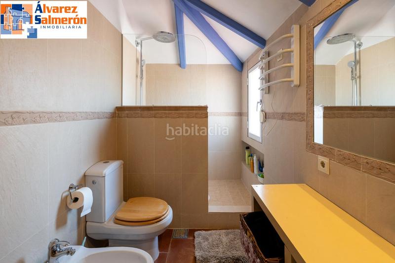 Foto d40a81a4-1084-4093-a7d5-95fa3827c5c4. Ático espectacular ático en la zubia, con amplia terraza y vistas panorámicas 360º en Zubia (La)