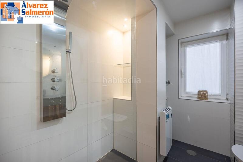 Foto 86582ea3-d0ce-4d03-b3a2-b13561644c67. Piso ¡atención! piso totalmente reformado con grandes calidades en pleno centro en Granada