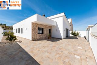 Casa  Calle puntal de las siete lagunas. Villa de diseño en cañadas del parque
