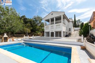 Chalet  Calle del clavel. Espectacular chalet en monachil con piscina y vistas a la ciudad