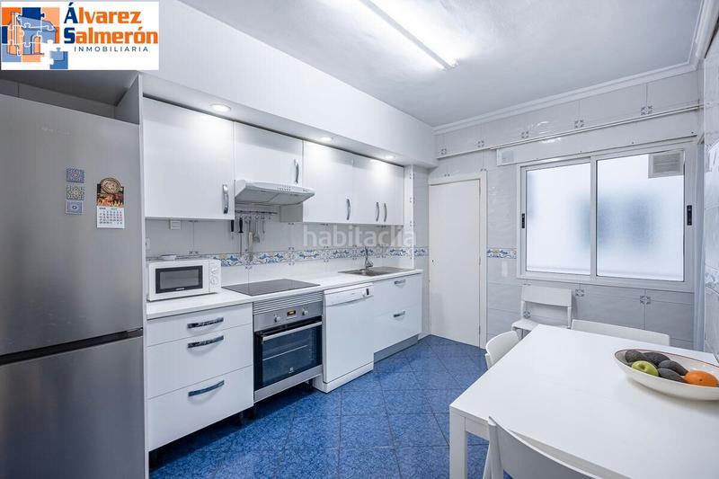 Foto 6641535f-4256-4b0a-8754-06e6b3676f8e. Pis amb calefacció a Pajaritos Granada