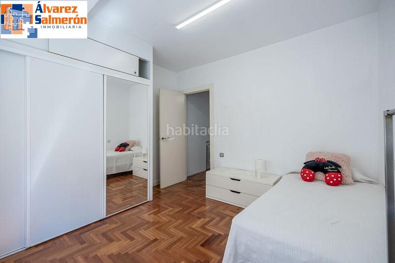 Foto faf27c1f-6d82-43fd-aeab-170ad242dcd6. Pis amb calefacció a Pajaritos Granada